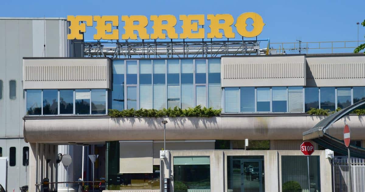 “Guarda questa mossa di Taekwondo!”: operaio della Ferrero colpisce un collega e viene licenziato. Il Tribunale gli ha dato torto