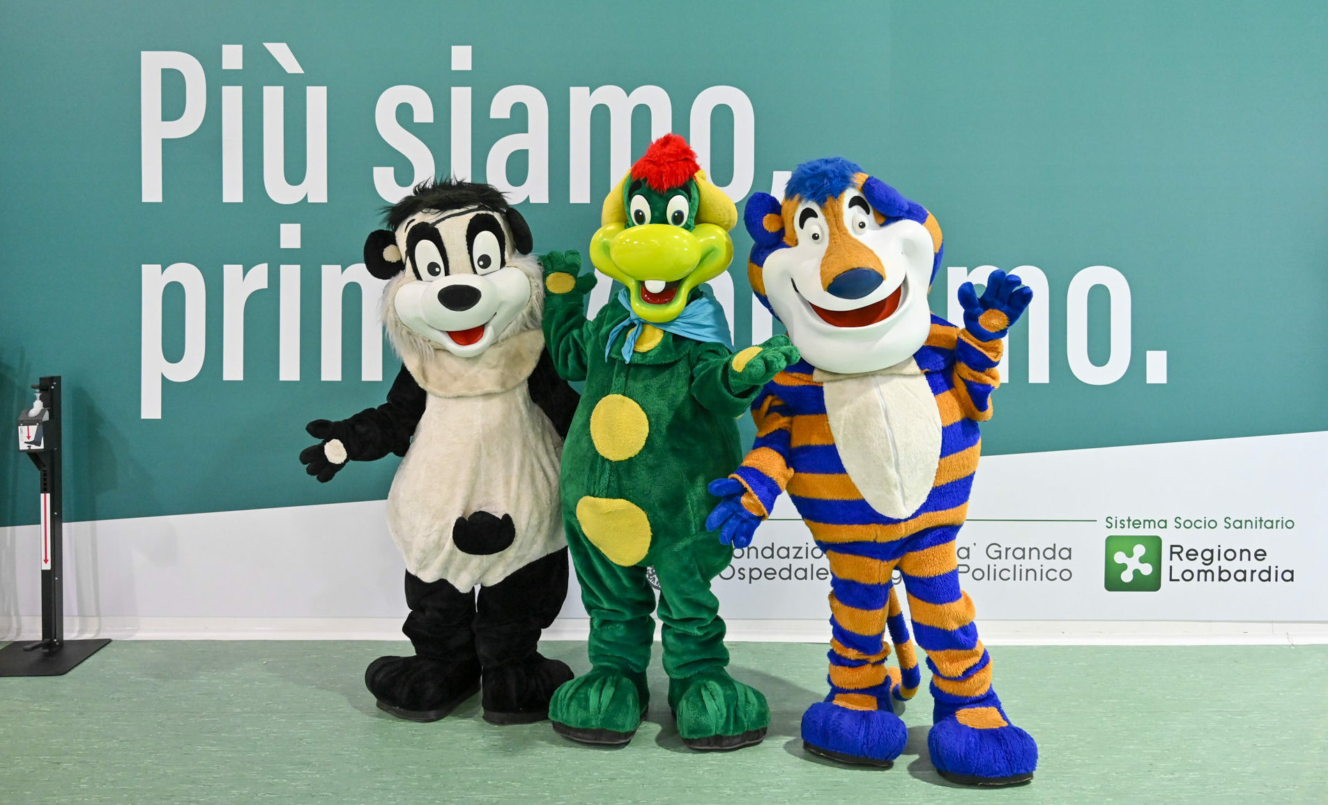In Fiera a Milano vaccini ai bimbi fra clown, mascotte e cartoni animati