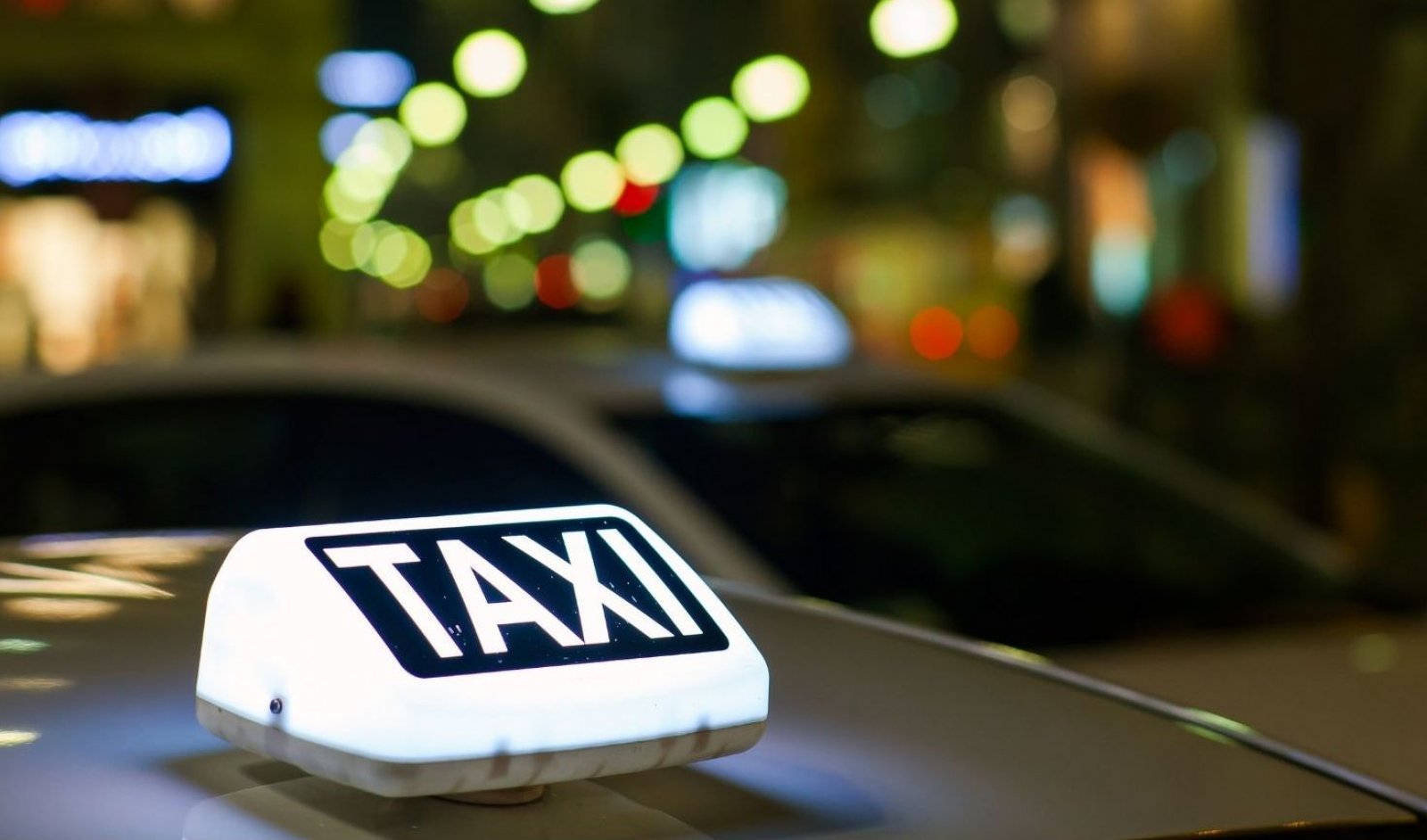 Milano – Spacciavano in taxi chili di cocaina al Giambellino: smantellato gruppo criminale