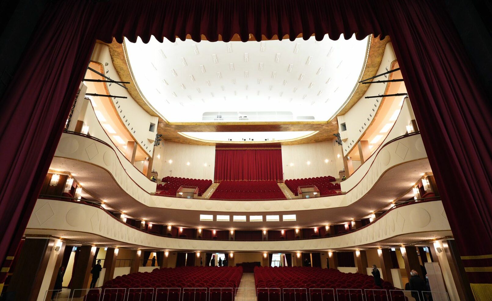 Milano – Biglietti del Teatro Lirico Giorgio Gaber in regalo per chi si vaccina. Il teatro riapre dopo oltre 20 anni