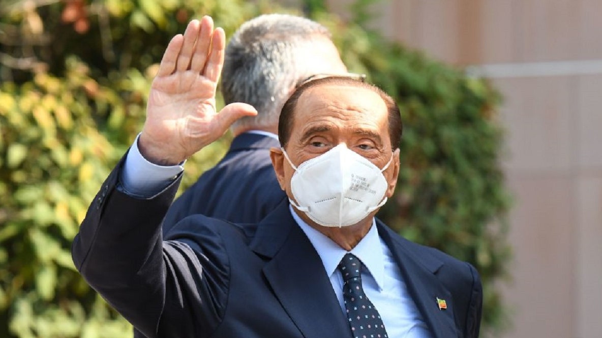 Milano – Berlusconi lascia l’ospedale, era ricoverato da 8 giorni