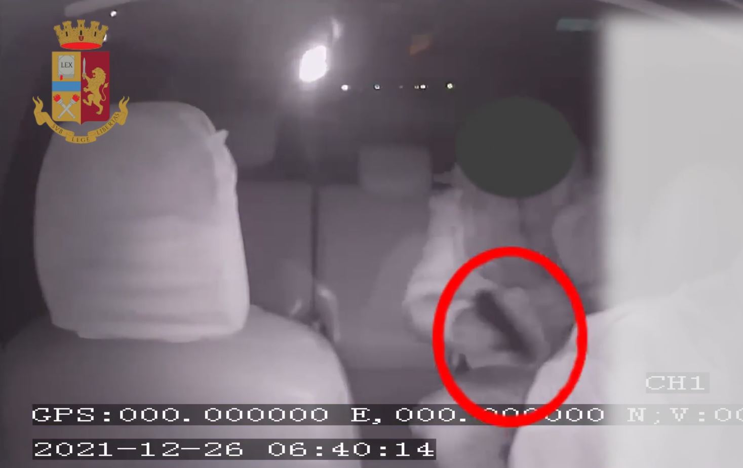 Milano – Rapinava tassisti armato di pistola: arrestato giovane italiano