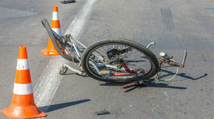 Lombardia: ancora un dramma in strada – Ciclista di 52 anni sbalzato per 50 metri da un’auto. Morto