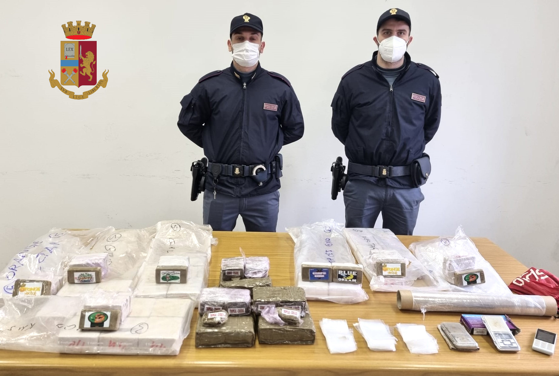 Milano – Aveva 22 kg di droga nascosti nell’appartamento dell’amica: arrestato 46enne