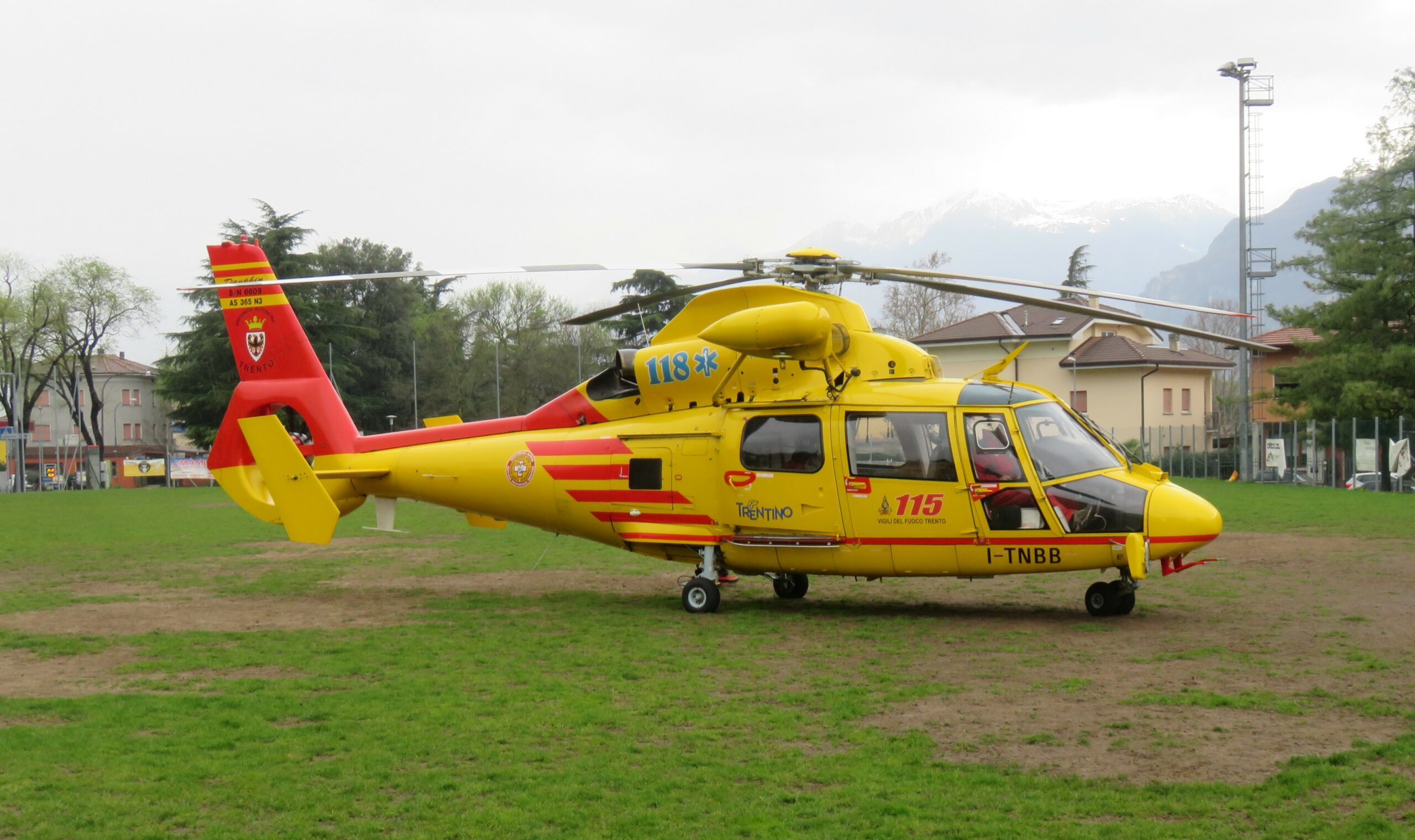 Muore in casa un giovane di 25 anni: la tragedia a Parabiago. Inutili i soccorsi