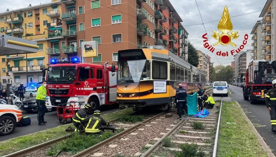 Tragedia a Milano – A 14 anni muore investito da un tram mentre va a scuola. Autista sotto shock
