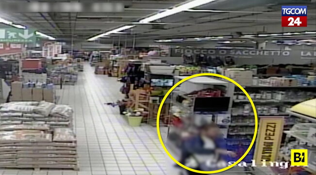 Milano – Coltellate al centro commerciale: Fontana all’ospedale. Ecco le condizioni dei pazienti