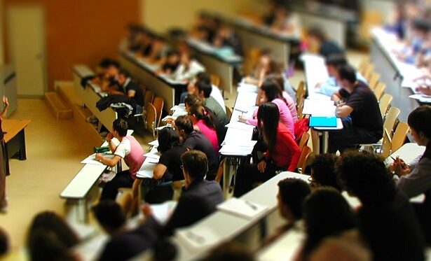 Disabile al 100% cacciata dall’aula universitaria perché stava mangiando – “Vattene o chiamiamo i carabinieri”