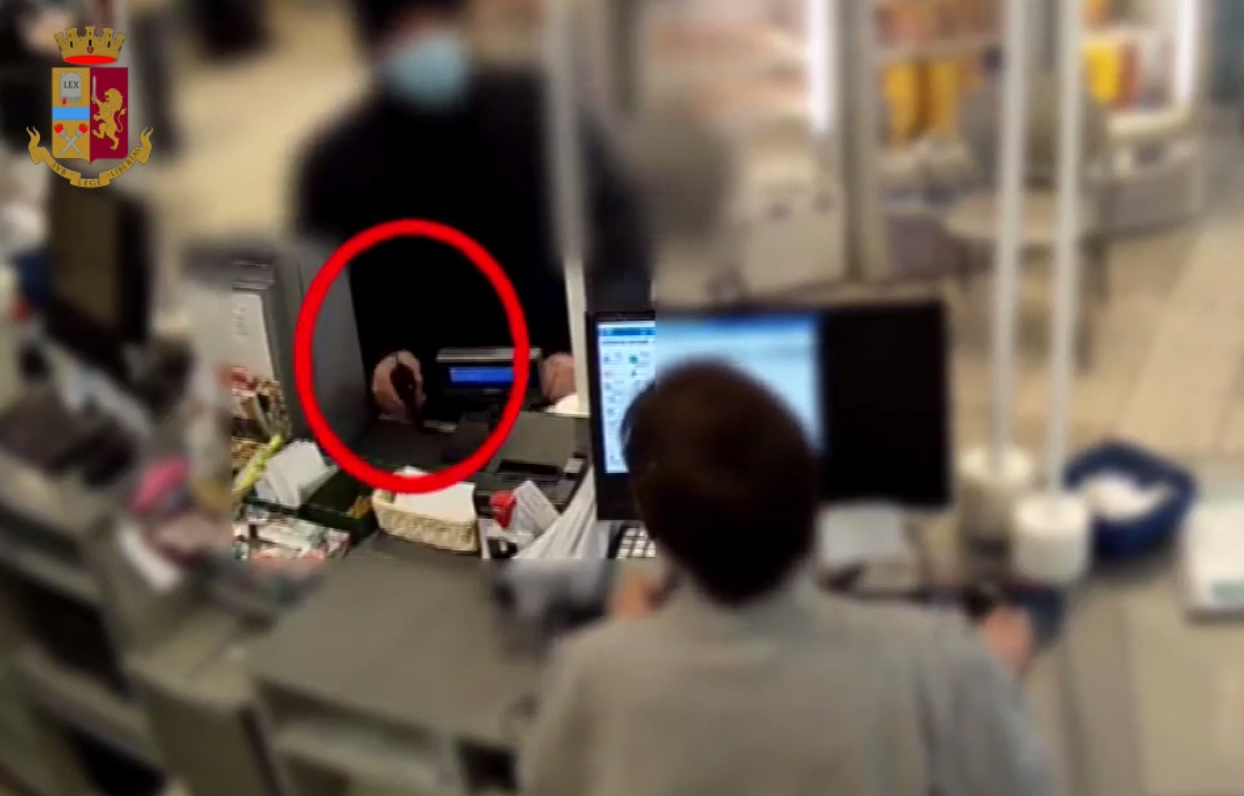 Milano – 12 rapine a farmacie e supermercati: arrestato 53enne italiano