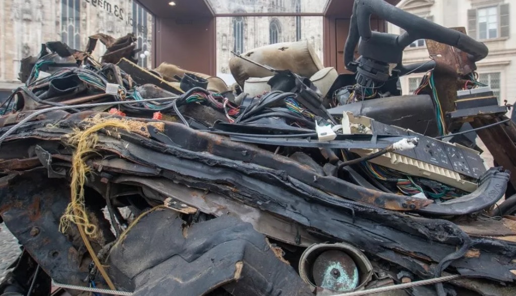 Milano contro la mafia – Esposta l’auto della scorta di Giovanni Falcone. Presente anche Fontana