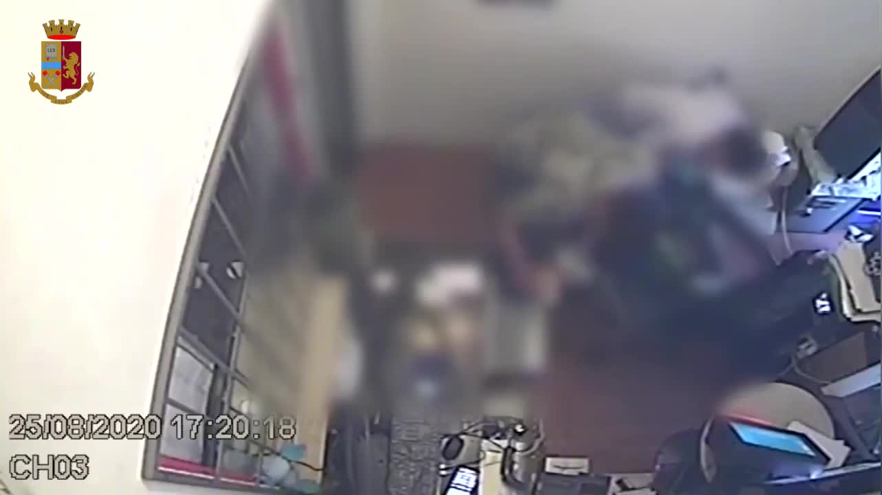 Milano – Rapinatore seriale di sale slot milanesi: la Polizia arresta il ladro ‘ludopatico’