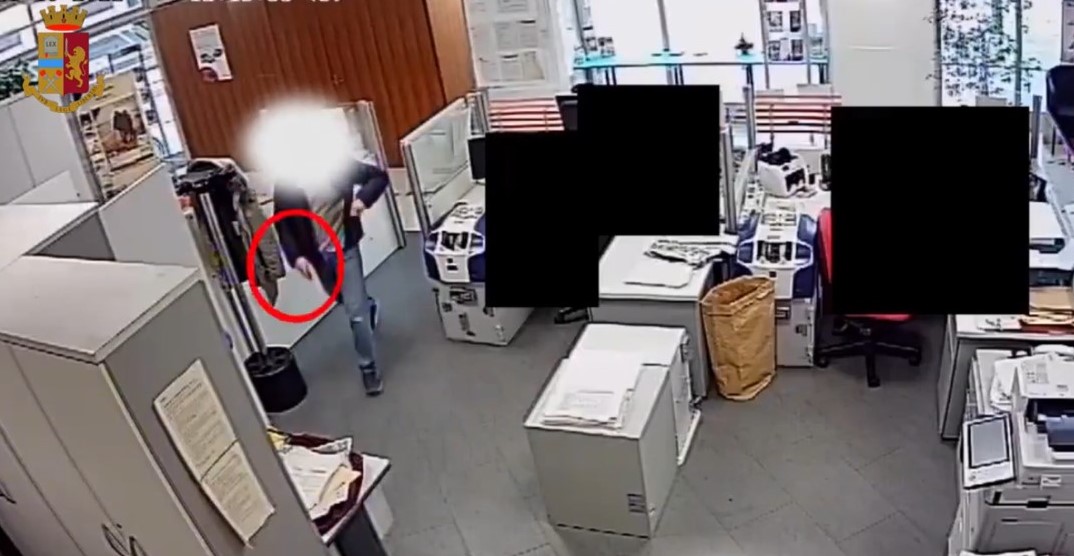 Milano – Tenta rapina in banca e ferisce impiegato: arrestato dalla Polizia