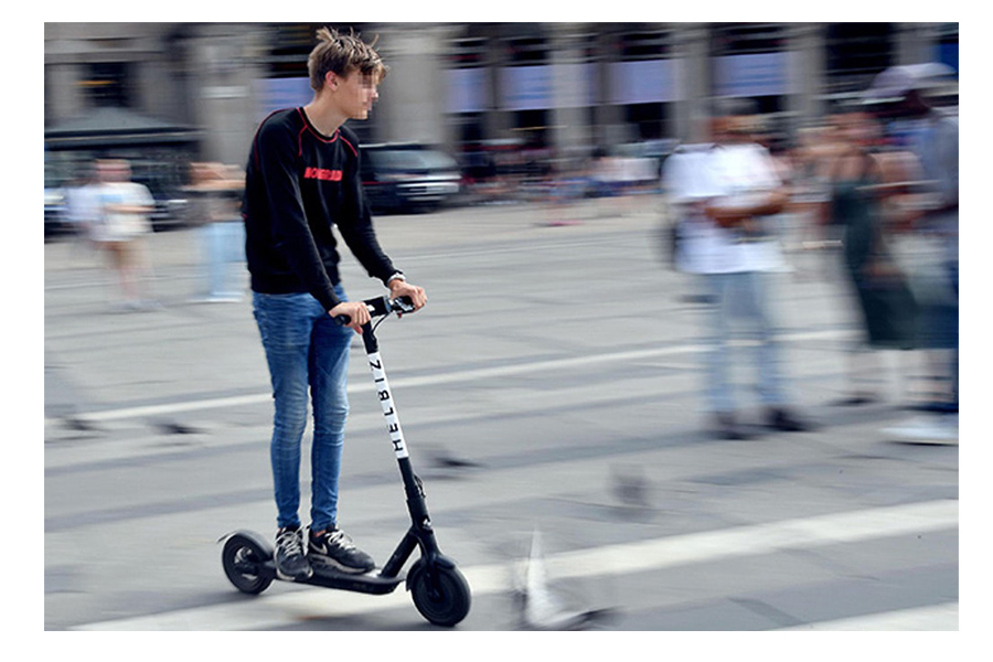 Milano – Cade dal monopattino e batte la testa: ragazzo di 16 anni in coma