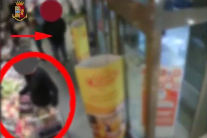 Milano – Gli puntano la pistola al volto per rubargli l’orologio: la Polizia arresta due pregiudicati