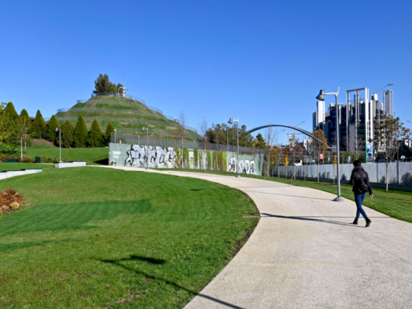 Milano – Conclusi i lavori al Parco del Portello: un nuovo polmone verde per la città, ideato da paesaggisti internazionali