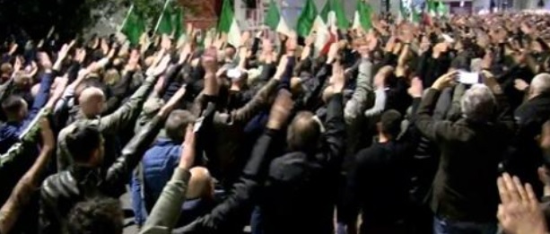 Milano – Un ‘mare’ di saluti romani alla commemorazione. Condannati in appello