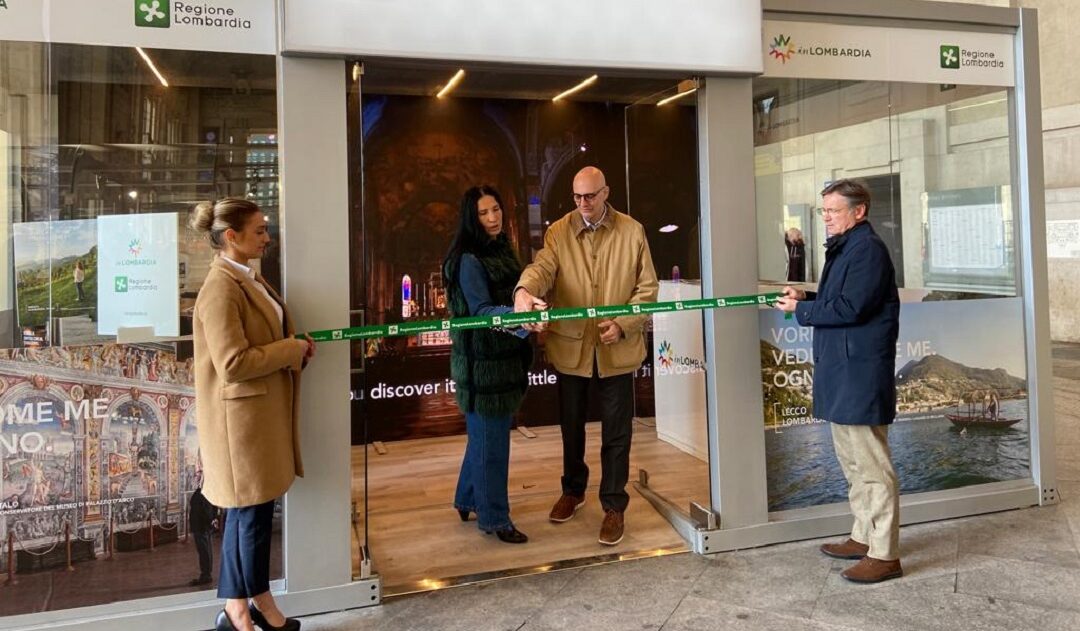 Turismo a Milano – Inaugurato in stazione Centrale lo spazio che promuove il territorio: “La vetrina delle nostre bellezze”