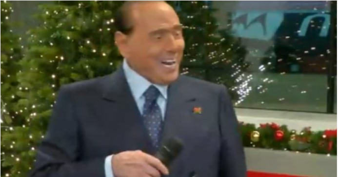 Berlusconi scatenato: “Vi porto un pullman di tr..e se battete Milan o Juve!” La frase ai suoi giocatori