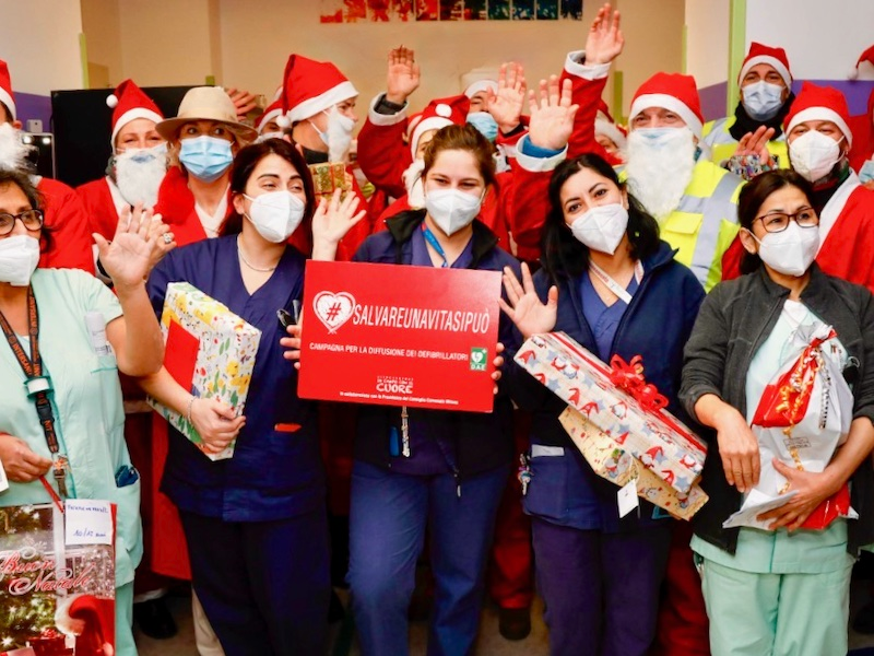 A Milano tanti regali per i reparti di pediatria. E decine di defibrillatori in musei e parchi. E’ la settimana del dono