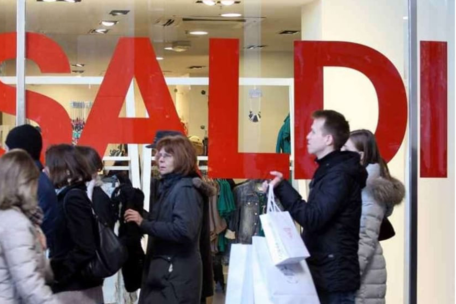 Milano – Saldi invernali: ecco quando iniziano. Le date e i consigli per evitare le truffe
