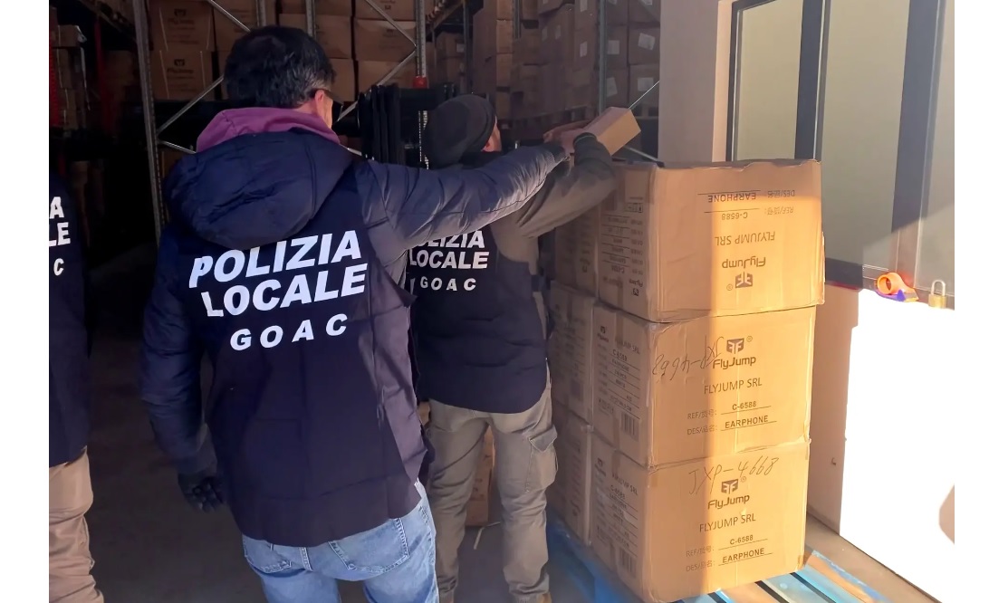 Milano – Sequestrati 20mila piccoli elettrodomestici pericolosi, ferri da stiro e aspirapolveri. L’intervento