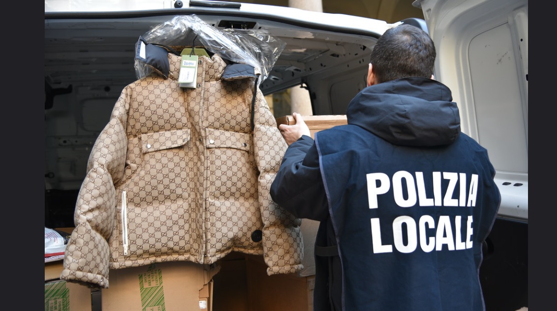 Milano – Rubano nel furgone che rifornisce le boutique di via Montenapoleone. Tre sudamericani arrestati