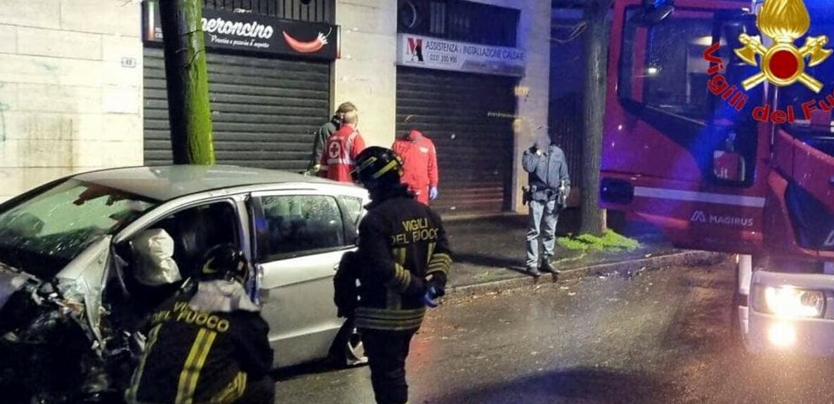 Dramma all’alba: si schianta con l’auto contro un albero – Morto sul colpo