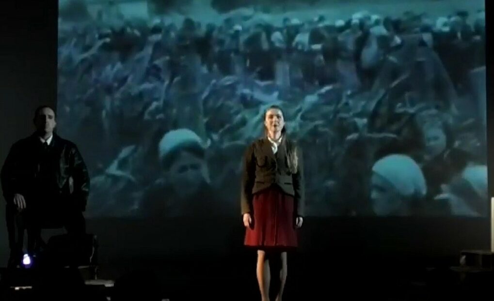 Milano – Prof negazionista interrompe spettacolo sulla Shoah: “Ora basta, state gonfiando le cifre!”