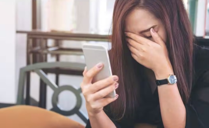 Milano – Donna molesta la collega chiamandola di notte e riempiendola di pernacchie: dovrà pagare 40mila euro