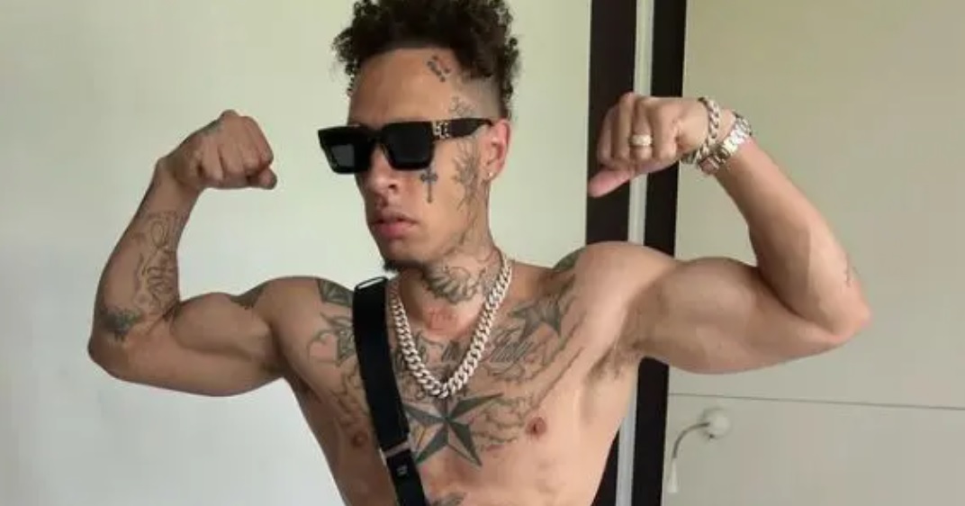 Rapper beffato: pubblica foto con ‘fiumi’ di soldi – I ladri gli svaligiano la casa