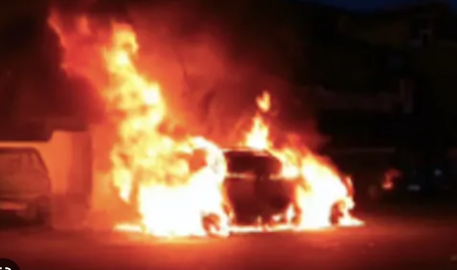 Milano – Piromane brucia auto a caso: scoperto e fermato dai carabinieri