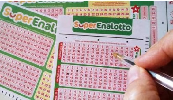 Milano baciata dalla fortuna – Centrato il Superenalotto dei record da 371 milioni: ecco le tabaccherie vincenti