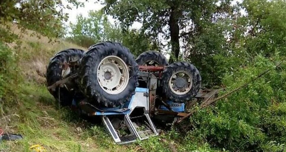 Lombardia – Nuovo dramma sul lavoro: si ribalta col trattore, morto sul colpo
