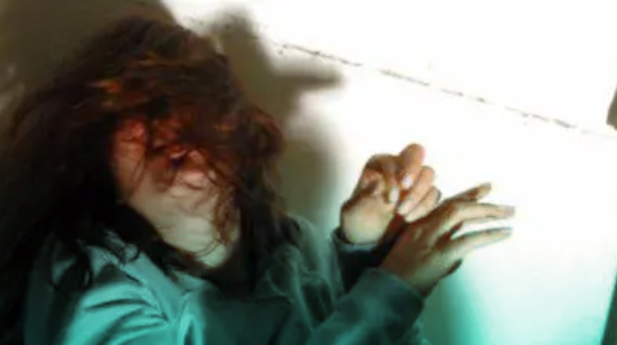 Milano – Pestano la figlia minorenne perché ha una relazione con un ragazzo. Genitori egiziani allontanati