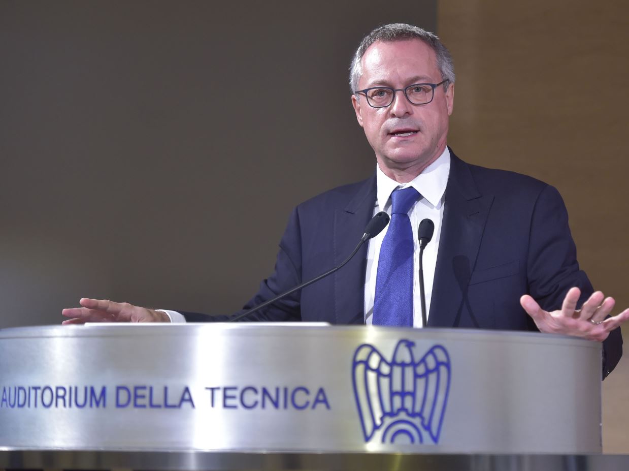 Bonomi: ” Meglio abbassare le tasse sul lavoro che incentivare le assunzioni”