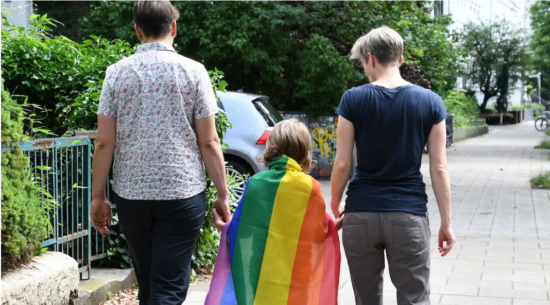 Milano – Il Governo vieta al Comune di registrare figli di coppie omosessuali. Sala attacca: “Sarà la mia battaglia”