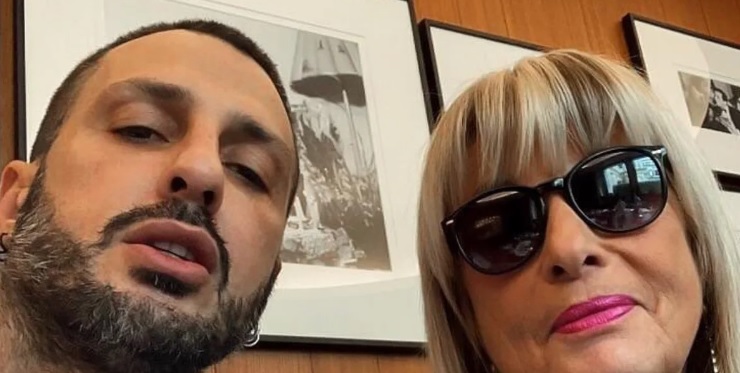 Milano – Corona, parla la madre: “Mio figlio malato, ha crisi da pazzo”. Disposta perizia psichiatrica