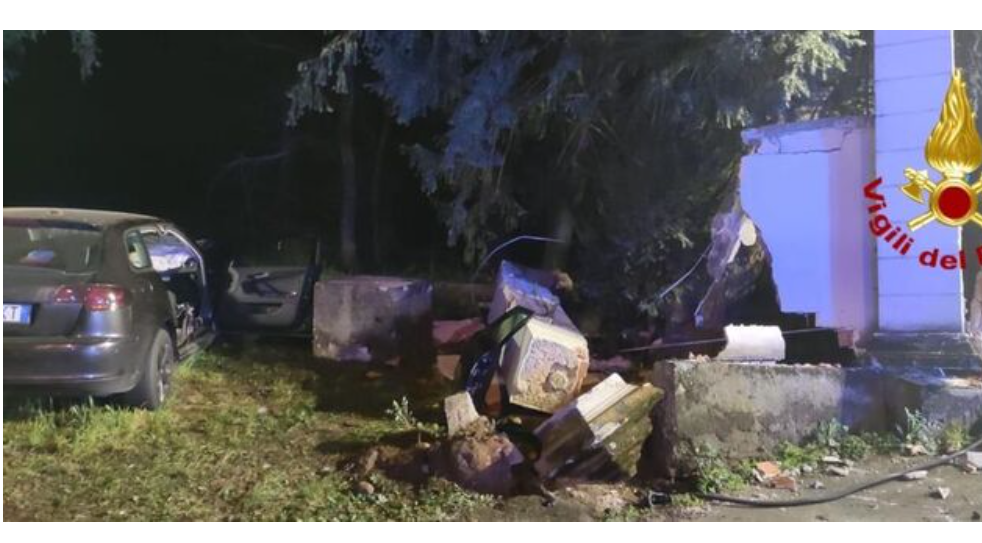 Milano – Tremendo incidente, due giovani gravissimi