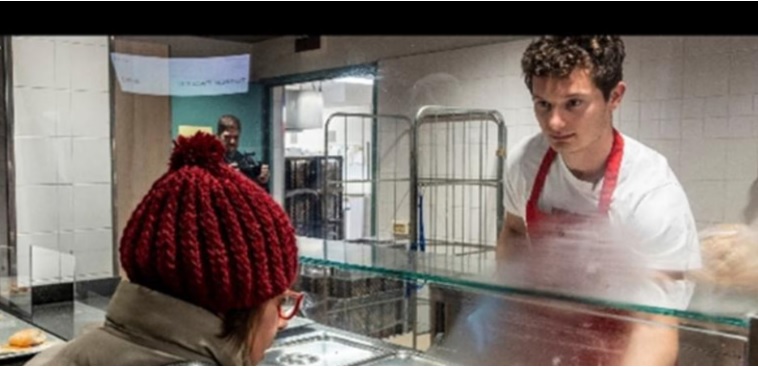 A Milano il bel gesto del campione Filippo Tortu: serve pasti ai poveri dell’Opera San Francesco