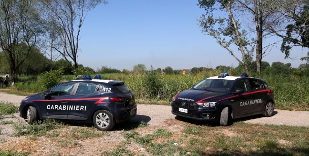 Milano – Noto commercialista trovato morto in auto. Colpito da diverse coltellate
