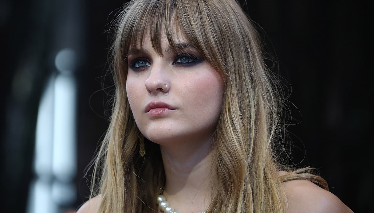 Cos’ è la FoMo, la strana sindrome di cui soffre anche Victoria dei Maneskin: “Devo uscire sempre, ho paura di essere tagliata fuori”