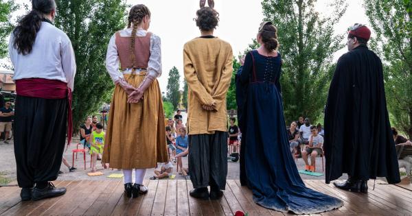 A Milano i grandi classici latini e greci si recitano nei parchi e nei giardini della città- L’evento gratuito