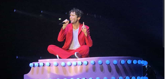 A Piano City Milano parte il tour di Mika – Il grande evento al Castello Sforzesco