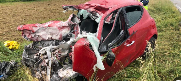 Dramma in Lombardia – Scontro frontale fra auto e camion: muore ragazza di 24 anni