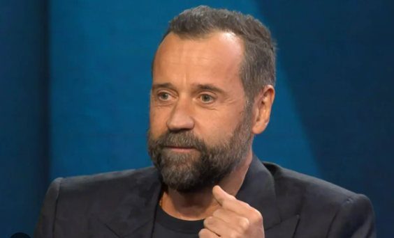 Fabio Volo difende il glicine di Milano: “Non tagliatelo! Ci siamo mangiati il verde così”