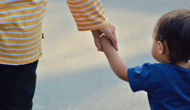 Milano – Tenta di rapire un bimbo in centro: fermata e denunciata. Applausi della folla