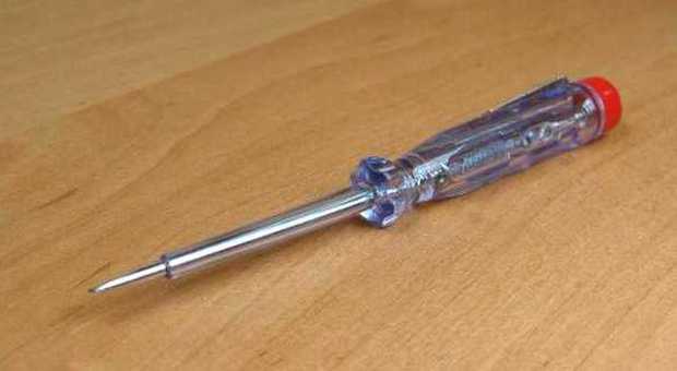 Milano – Si scaglia contro moglie e figlio con un cacciavite: feriti e portati in ospedale. Egiziano arrestato