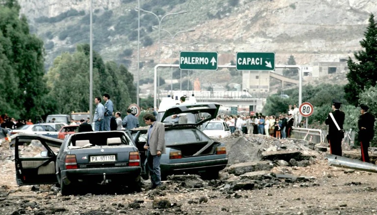 31 anni fa la strage di Capaci, in cui morì Falcone – “Ma le vittime vivranno per sempre”