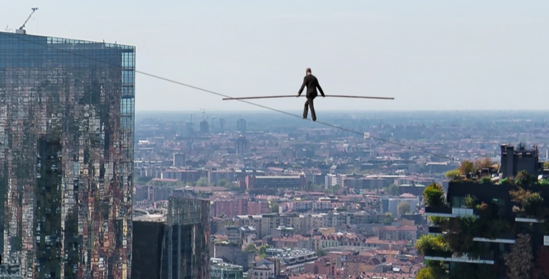 Eventi a Milano – Al via BAM:  “Portiamo la meraviglia in città”. Stasera il funambolo fra i grattacieli