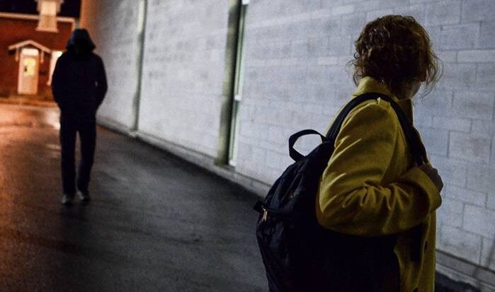 Lombardia – Tentato stupro in pieno centro: i passanti salvano una ragazza da un nigeriano